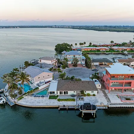 New! Dolphin Bay! Canal Front, Pool & Spa, Game Room!
